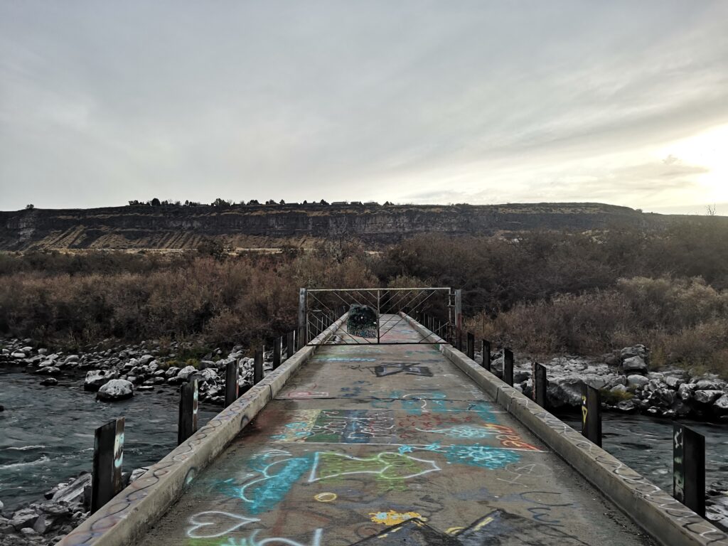 Eine verlassene Brücke aus den 80er