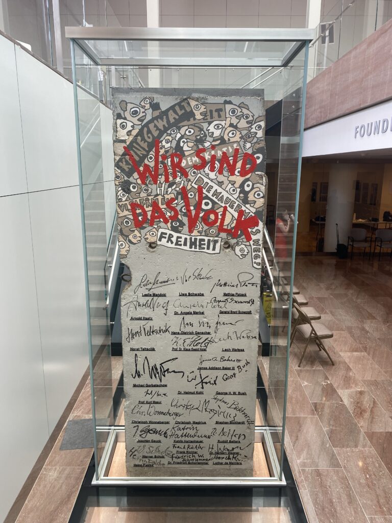 Ausstellung über die Berliner Mauer im State Department