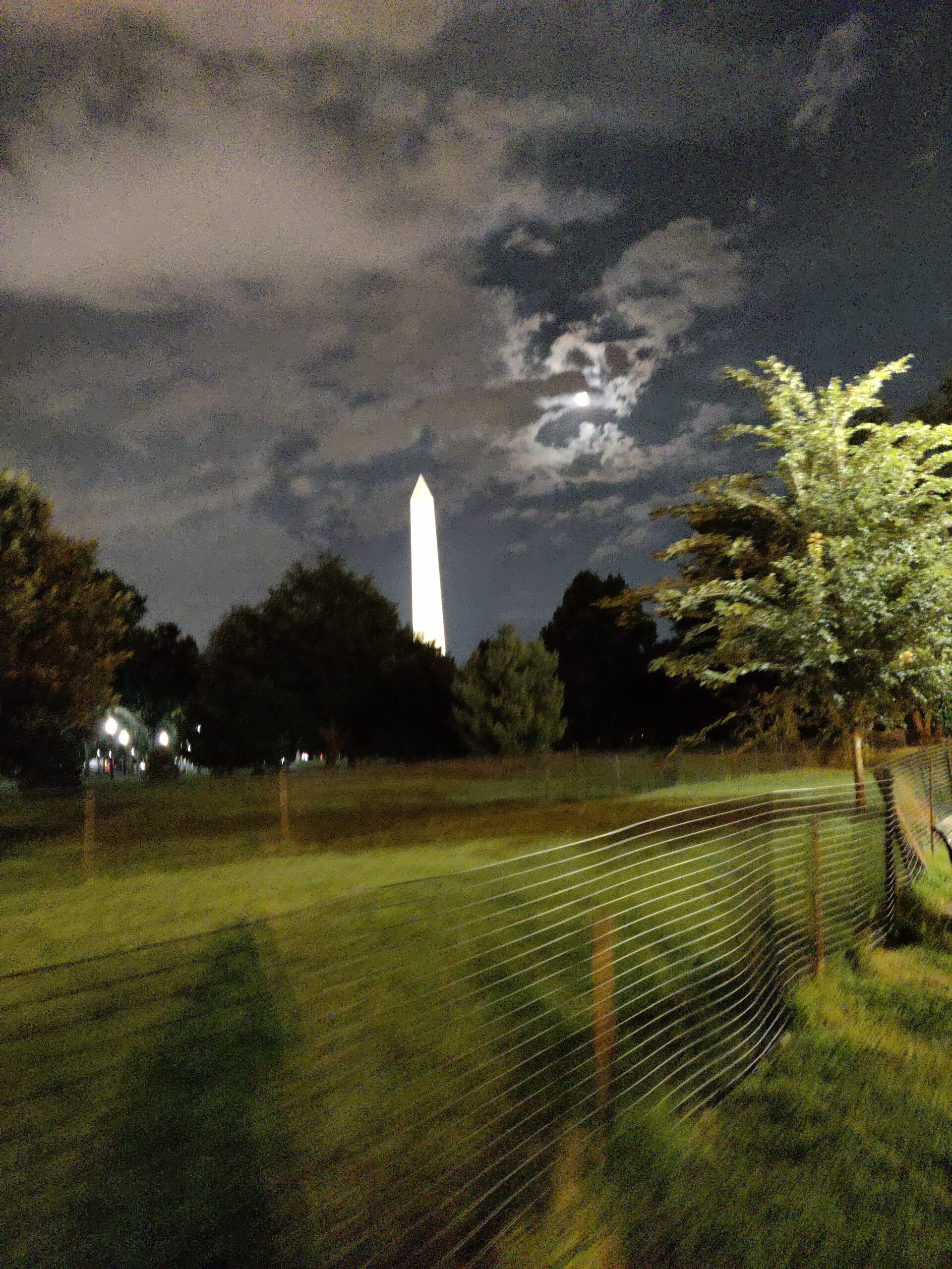 Washington Monument bei Nacht